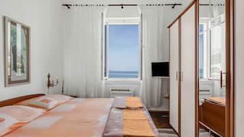Panoramic Room, 1 Double Bed, Sea View, Beachside | Free WiFi, bed sheets