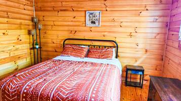 2 bedrooms, iron/ironing board, travel cot, free WiFi