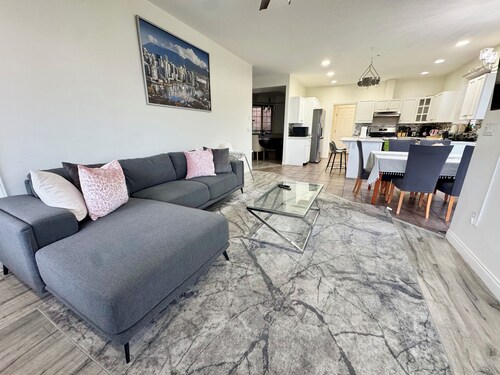 Spacious 3400 sq ft 6 bedroom Hatzic Mission Home