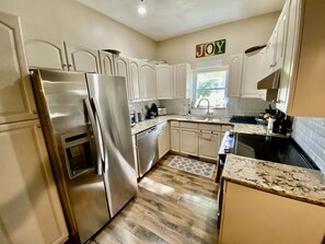 Fridge, microwave, oven, stovetop - TC TWO OAKS Home / Minutes walk to Downtown & Beach (Traverse City)