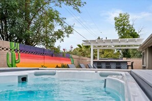 Outdoor spa tub - Old Town Scottsdale!  Swim Spa Fire Pit BBQ 7 Bdrm (Scottsdale)