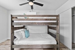 7 bedrooms, desk, iron/ironing board, travel crib