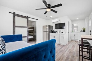 7 bedrooms, desk, iron/ironing board, travel cot - Old Town Scottsdale!  Swim Spa Fire Pit BBQ 7 Bdrm (Scottsdale)