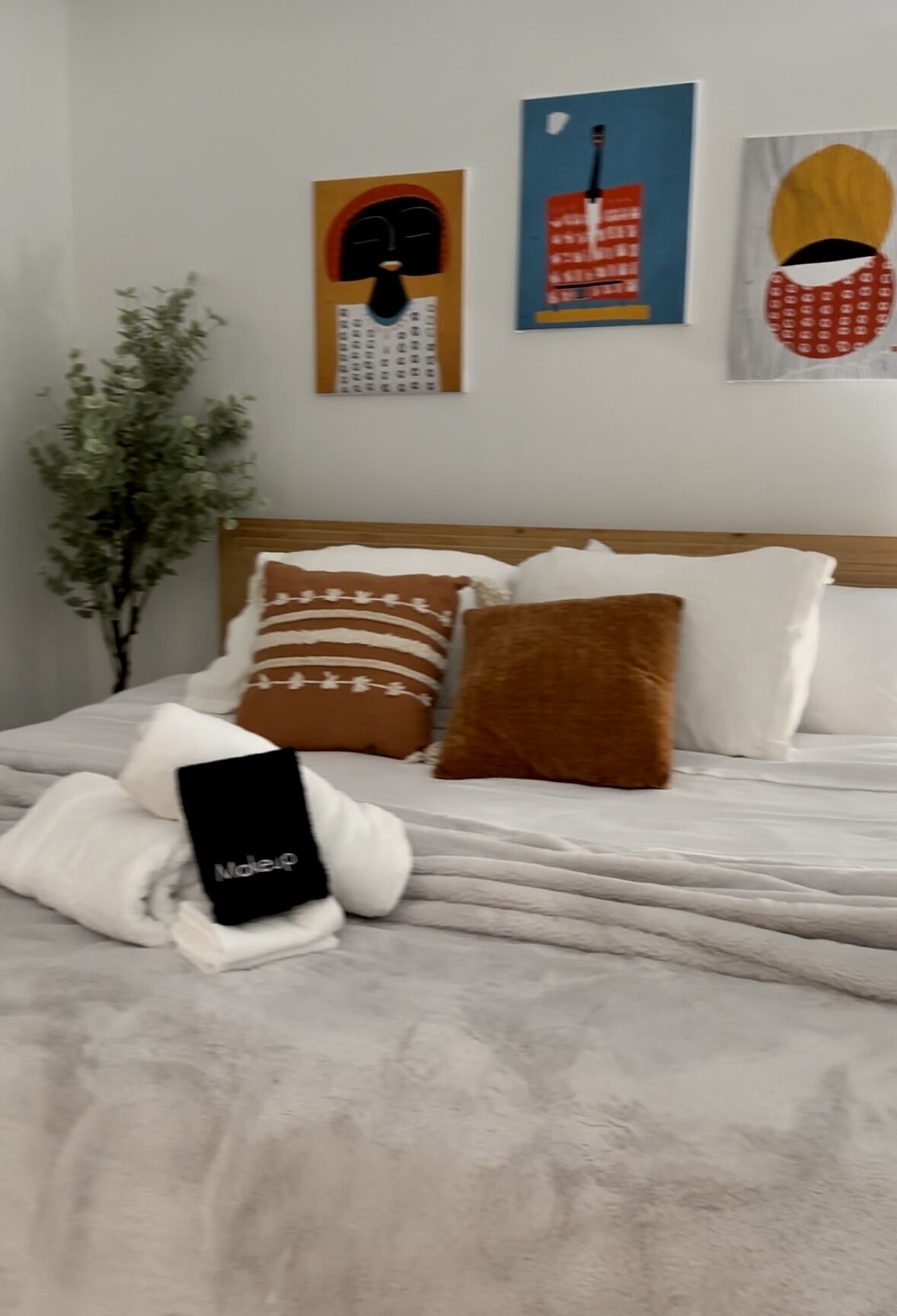 Escape to a Cozy Retreat: A-Frame Lake House w/ Jacuzzi/ EV charger