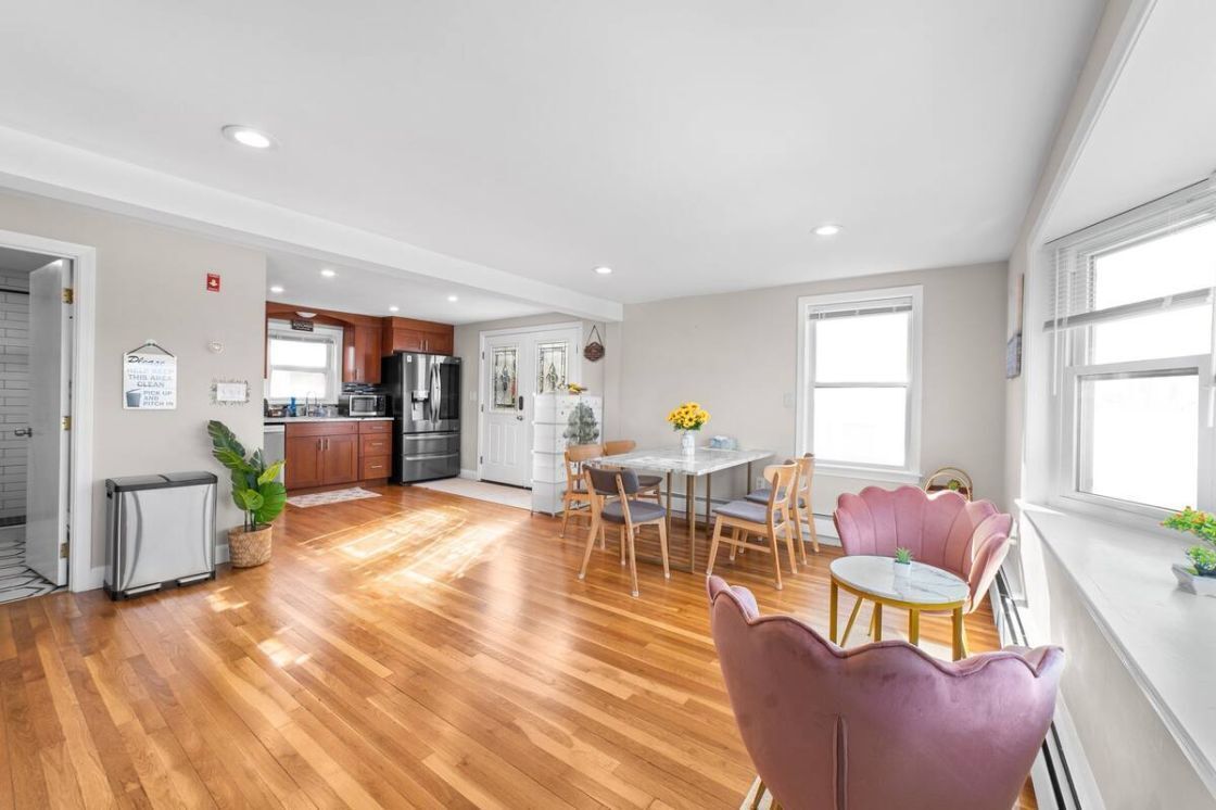 #202 Waltham House by Zen Living