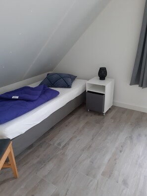 2 bedrooms, desk, iron/ironing board, travel cot