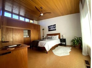 2 bedrooms, desk, free WiFi, bed sheets