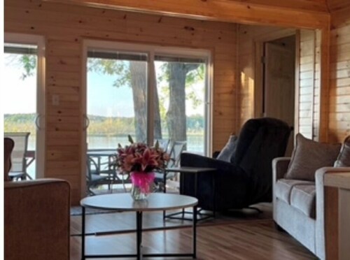 Wabasis Lake, cosy, 2 br, lake view, beautiful