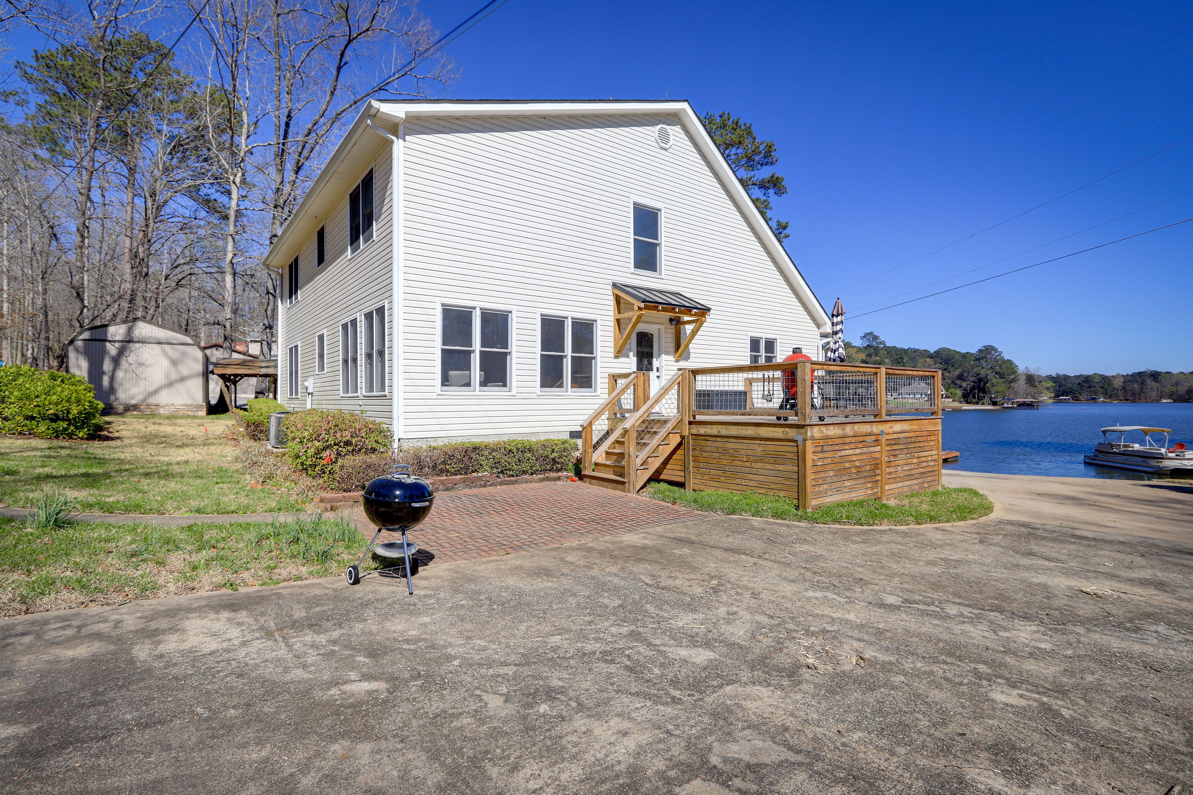 Georgia Vacation Rental on Jackson Lake w/ Dock