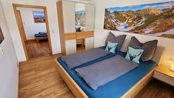 3 Schlafzimmer, Schreibtisch, Reisekinderbett, kostenloses WLAN