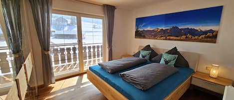 3 室のベッドルーム、デスク、旅行用ベビーベッド、WiFi (無料)
