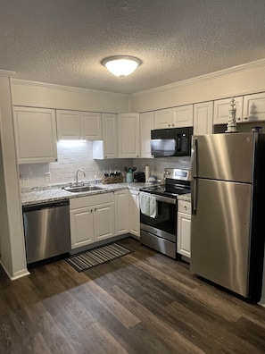 Kitchen. - 10 Min Walk to Coligny Beach (Hilton Head Island)