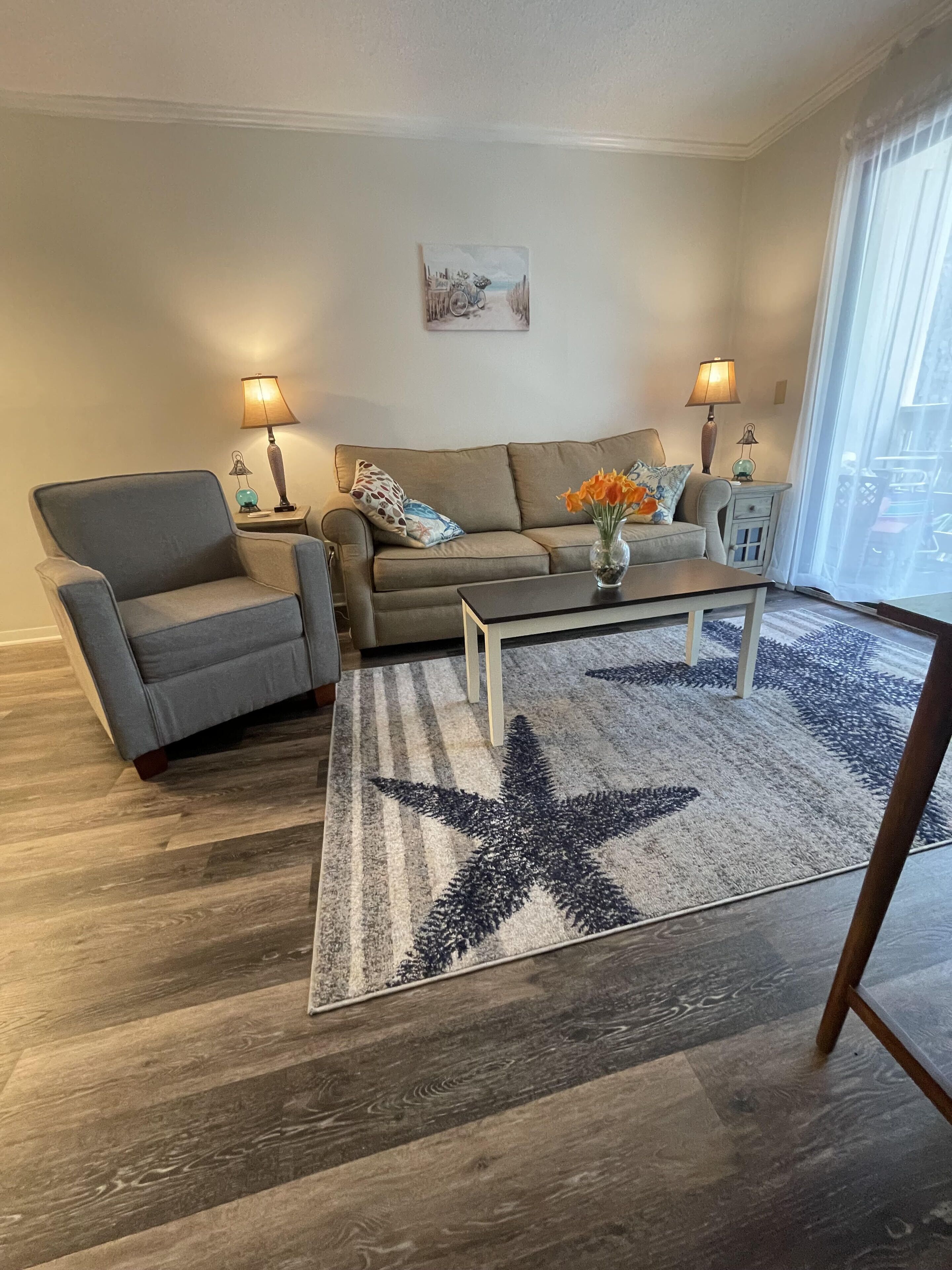 10 Min Walk to Coligny Beach