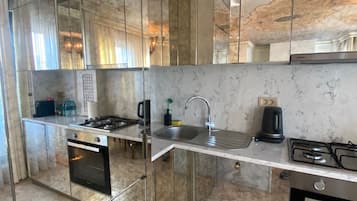 Design-Apartment | Eigene Küche | Großer Kühlschrank, Ofen, Herdplatte, Geschirrspüler