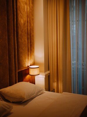 Egyptian cotton sheets, premium bedding, in-room safe, desk - AB Residences (Istanbul)