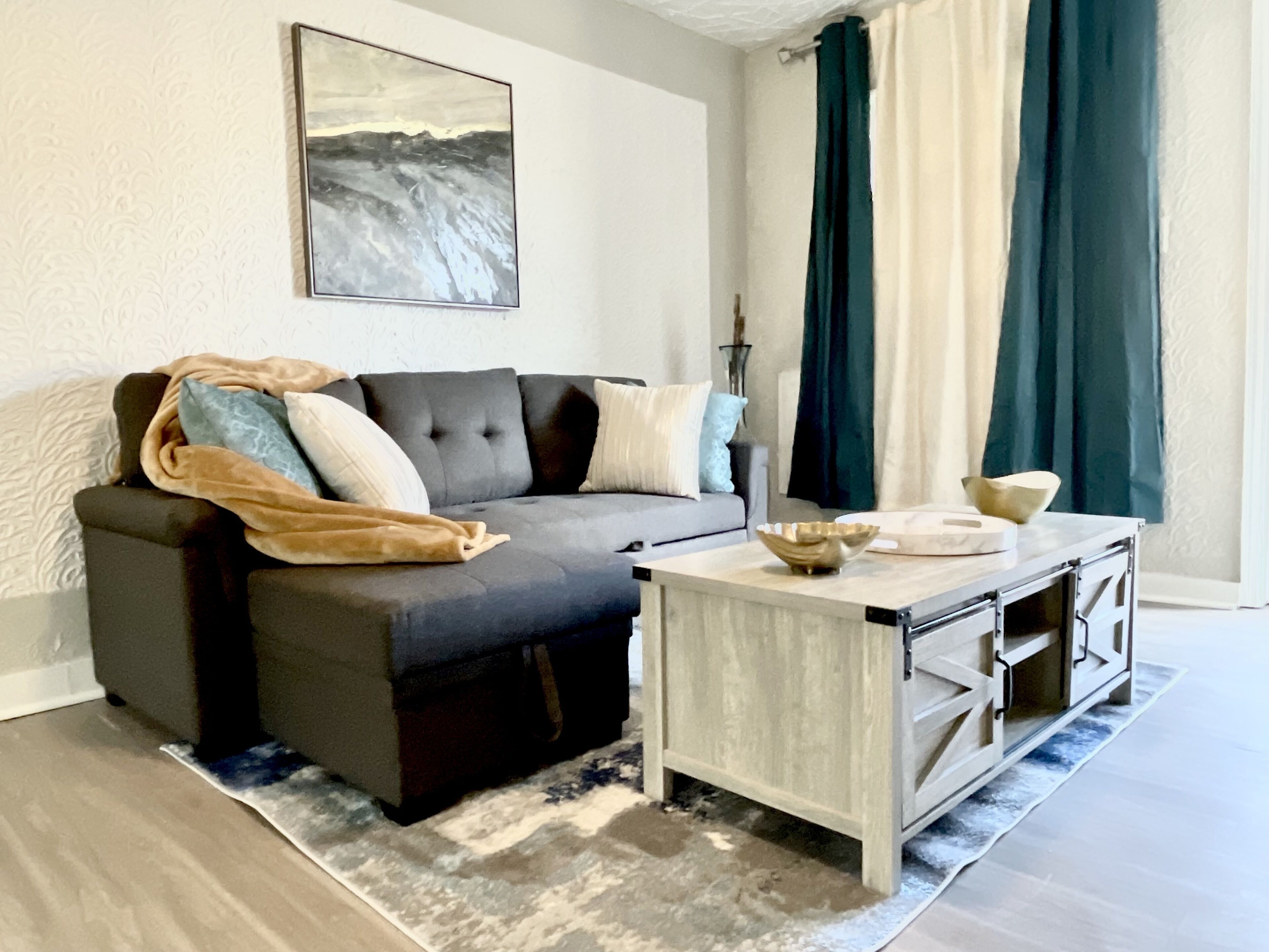 Renovated Apt Short Walk to Beach, Central AC, Fast WiFi