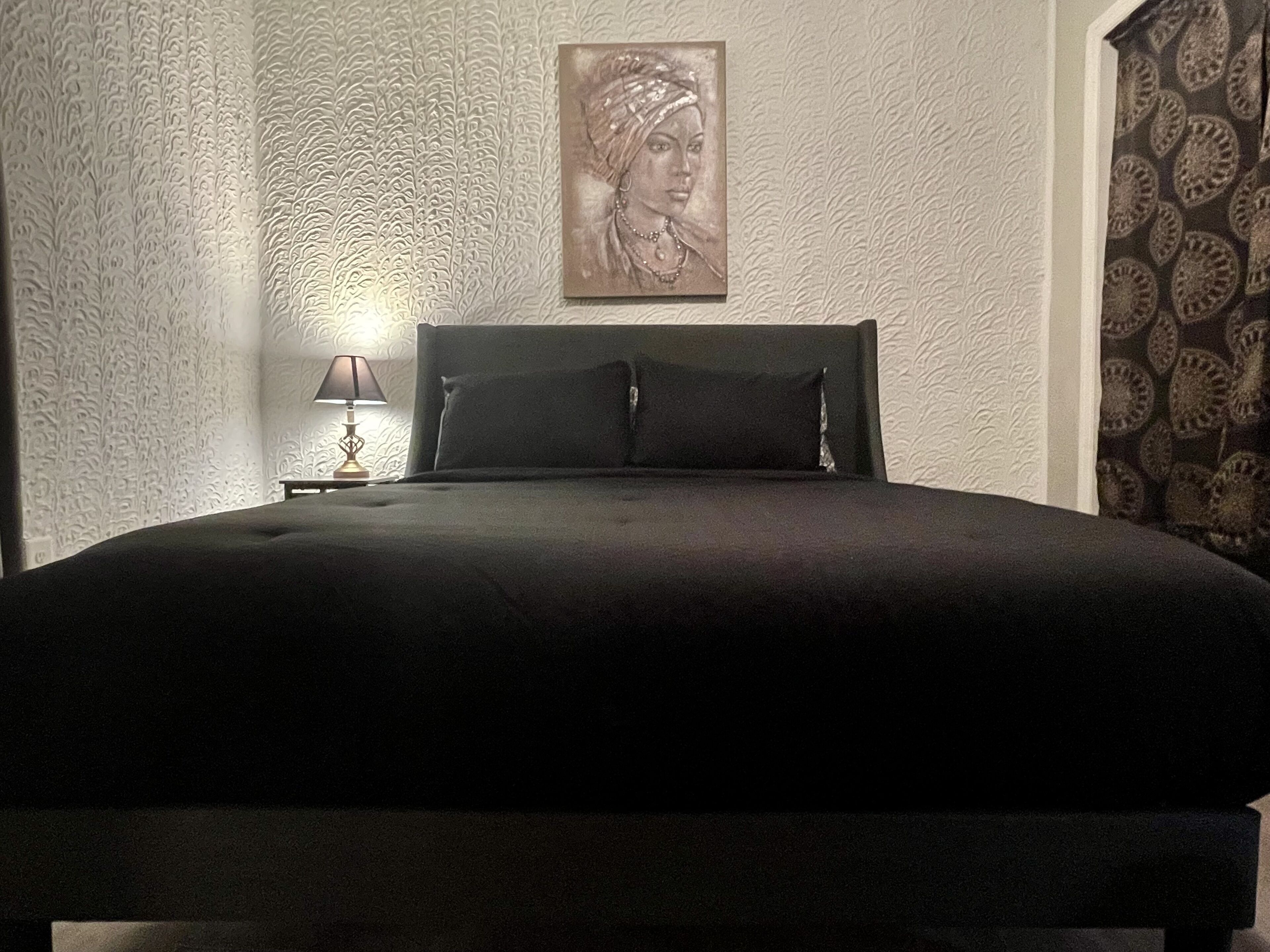 Renovated Apt Short Walk to Beach, Central AC, Fast WiFi