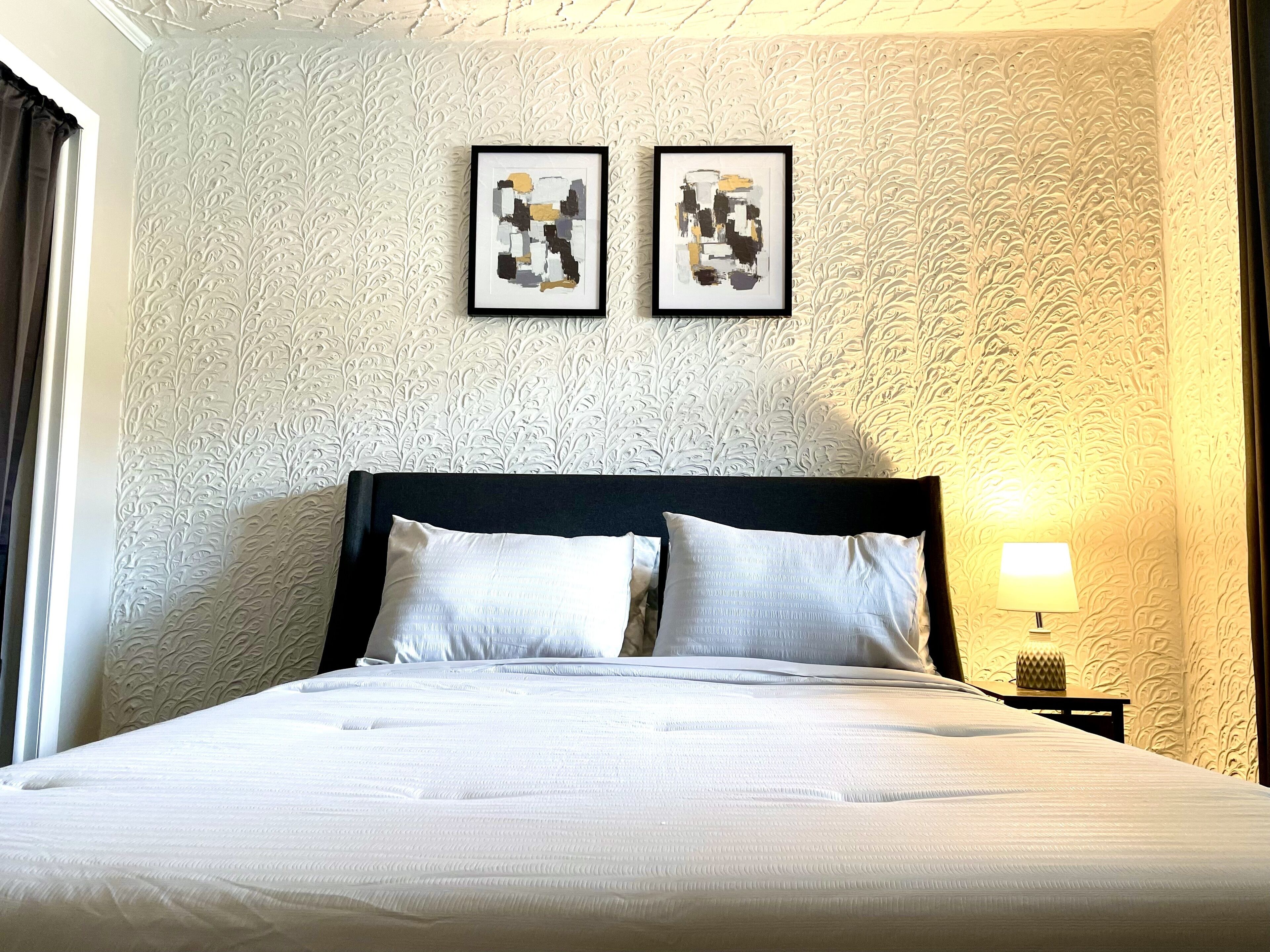 Renovated Apt Short Walk to Beach, Central AC, Fast WiFi