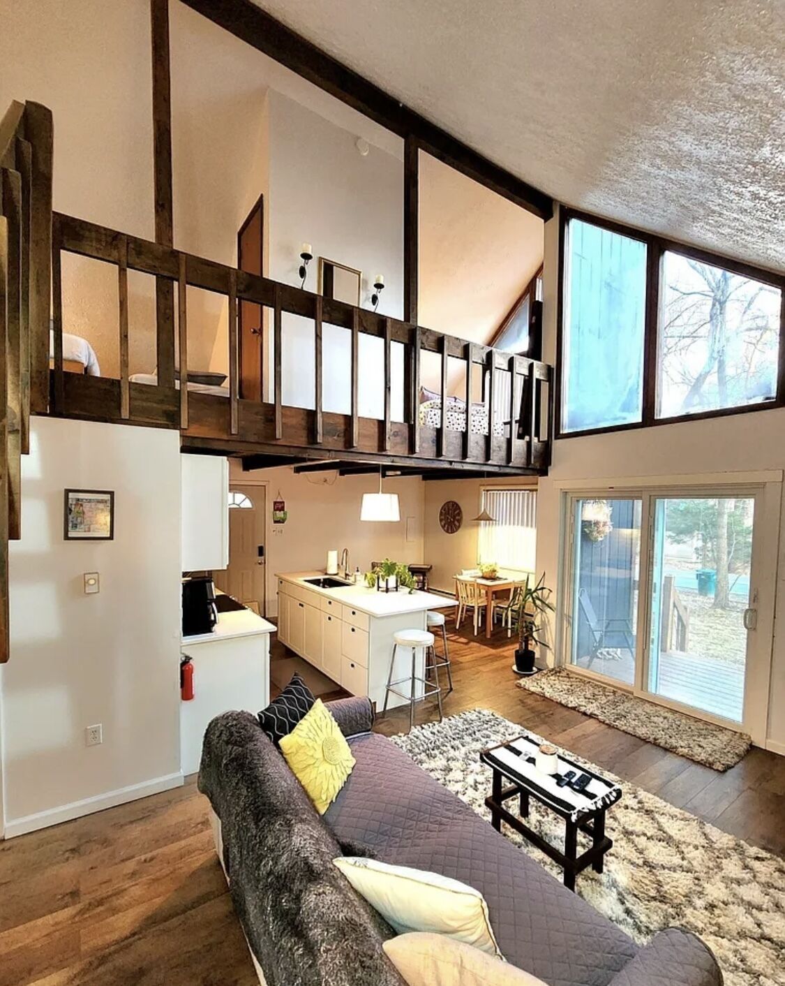 Cozy Poconos Contemporary Chalet