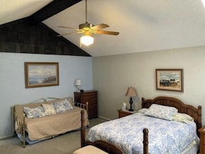 3 slaapkamers, een strijkplank/strijkijzer, beddengoed