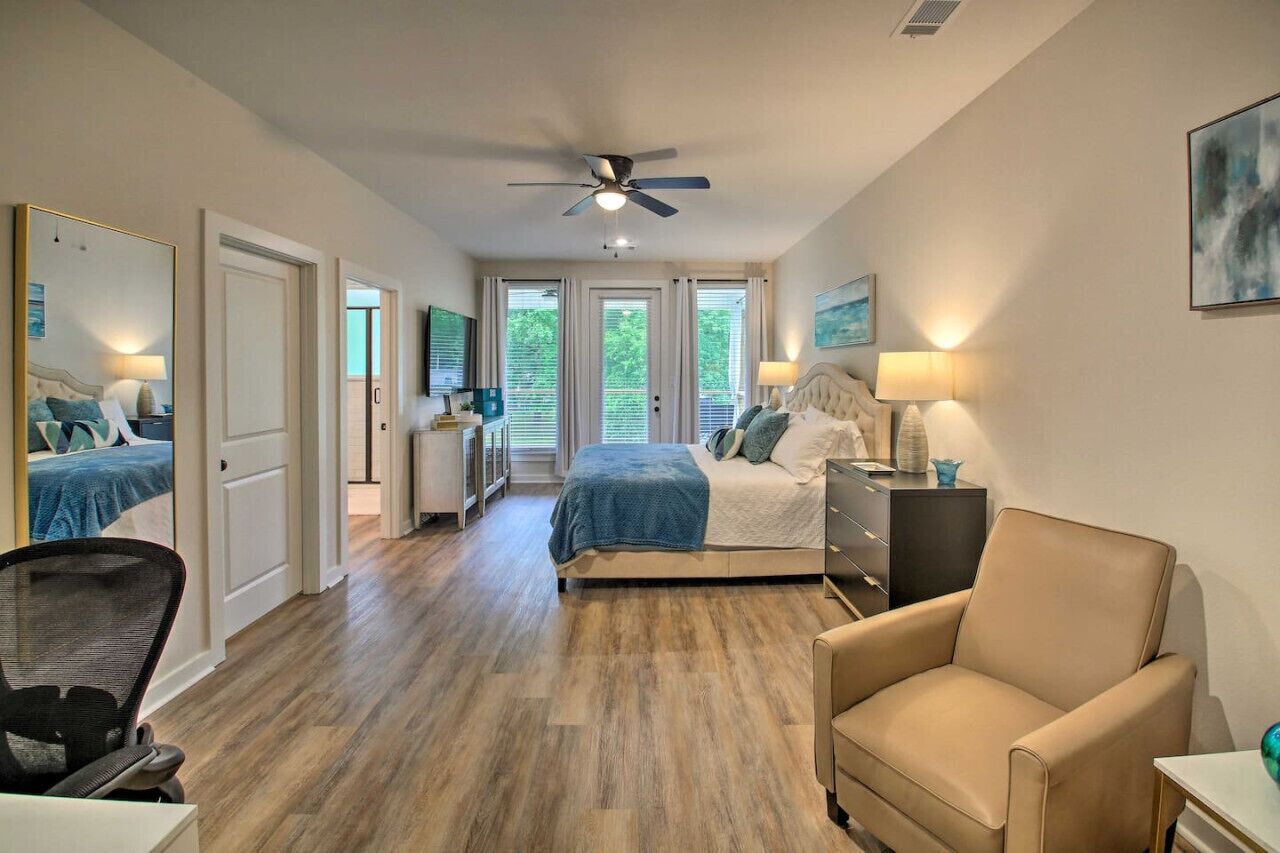 4 sovrum, skrivbord, strykjärn/strykbräda och resesäng