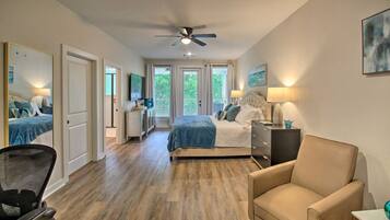 4 bedrooms, desk, iron/ironing board, travel crib