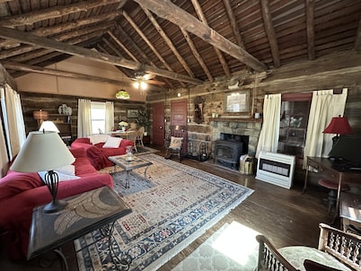 Beautifully Restored Log Cabin in Bluemont, VA