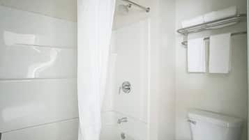 Combined shower/tub, rainfall showerhead, hair dryer, towels