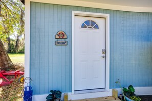 Exterior detail - Marsh Views + Patio: Saint Helena Island Hideaway (St Helena Island)