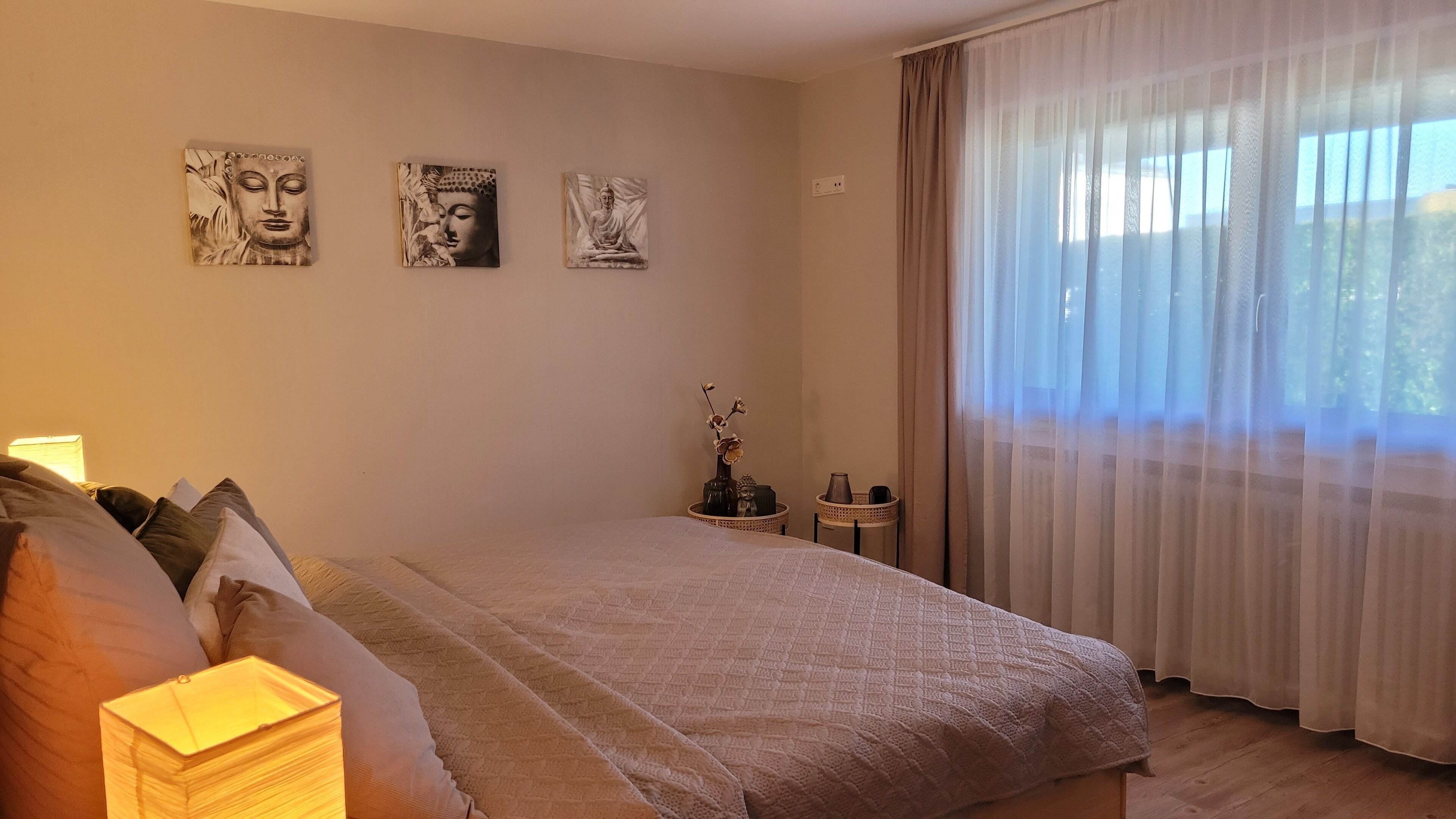 2 habitaciones, caja de seguridad en la habitación y cuna de viaje 