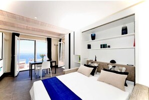 Studiosuite | Daunenbettdecken, Minibar, Schreibtisch, laptopgeeigneter Arbeitsplatz