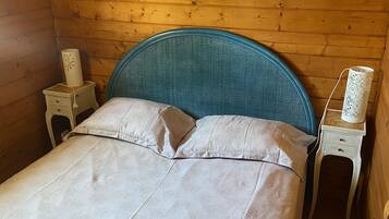 1 bedroom, iron/ironing board, internet, bed sheets