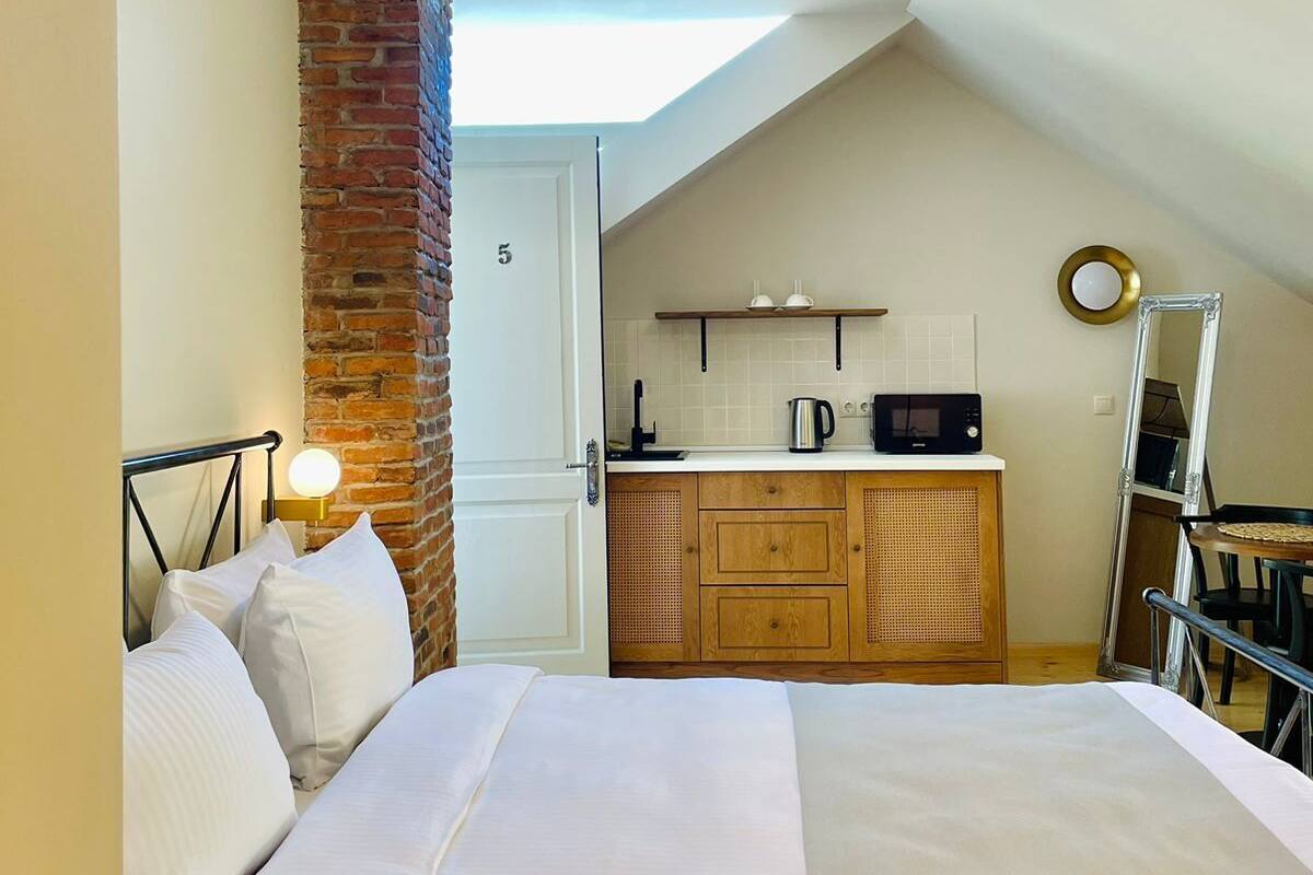 Chambre Premier | Literie de qualité, lit avec matelas Select Comfort, bureau