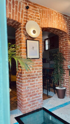 Lobby sitting area - Art's Hotel Tbilisi (Tbilisi)