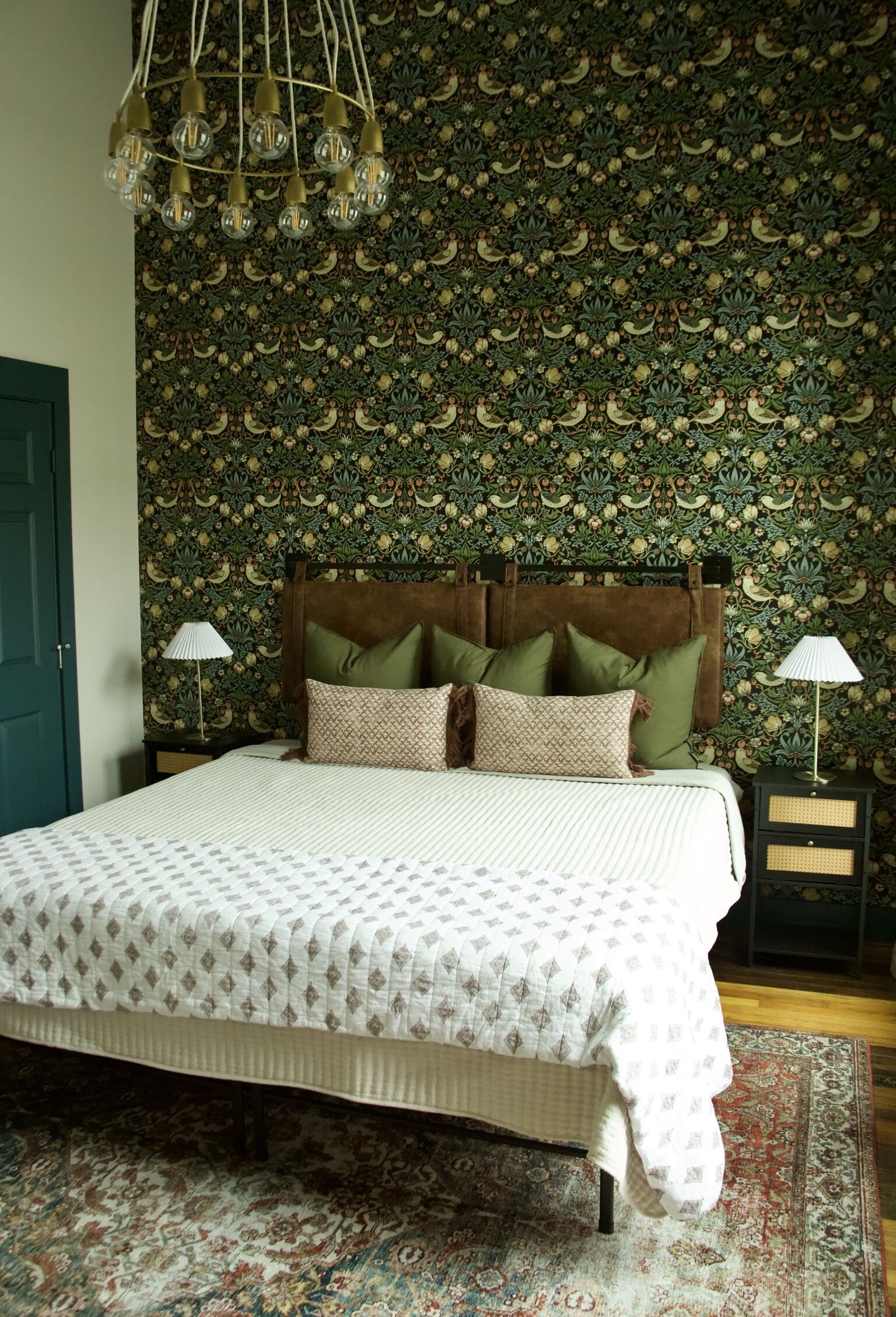 Stylish Condo Overlooking Broadway