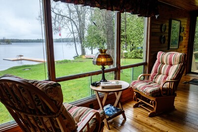 Deer Bay Hideaway on Lower Buckhorn Lake. Perfect for family vacations. 