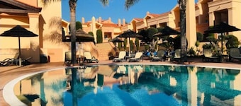 Beautiful comfortable apartment 5 minutes from Praia da Luz with swimming pools, bar, tennis