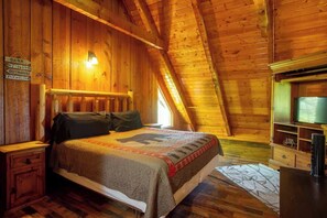 1 bedroom, free WiFi, bed sheets - Loft - Fireplace, Firepit, Pickle Ball, Hot Tub (Sevierville)