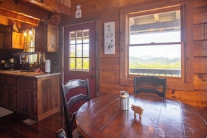 Dining - Loft - Fireplace, Firepit, Pickle Ball, Hot Tub (Sevierville)