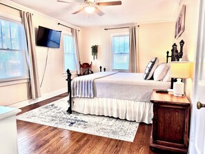 2 bedrooms, iron/ironing board, travel cot, free WiFi