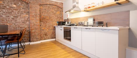 "Three Arches" Apartment | Private kitchen | Fridge, microwave, oven, stovetop