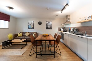 Premium Perfect City Centre Spot | Private kitchen | Fridge, microwave, oven, stovetop - High Street Town House (Manchester)