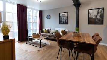 Charming & Comfy Apartment | Living area | TV