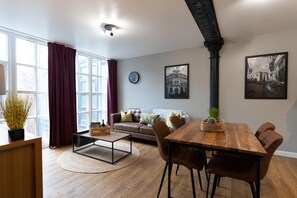 Charming & Comfy Apartment | Living area - High Street Town House (Manchester)