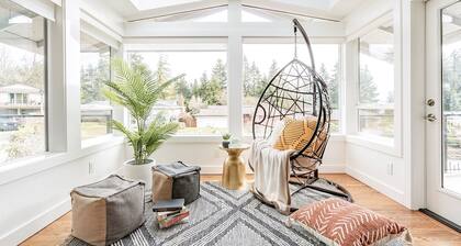 Zen 7-BR Paradise w/ Lake Views and Grape Garden