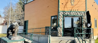 Grizzly Lodge Motel