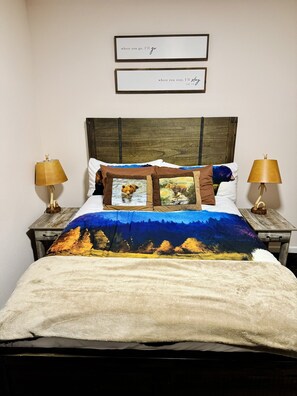 Basic Single Room, 1 Queen Bed - Grizzly Lodge Motel (Rathdrum)