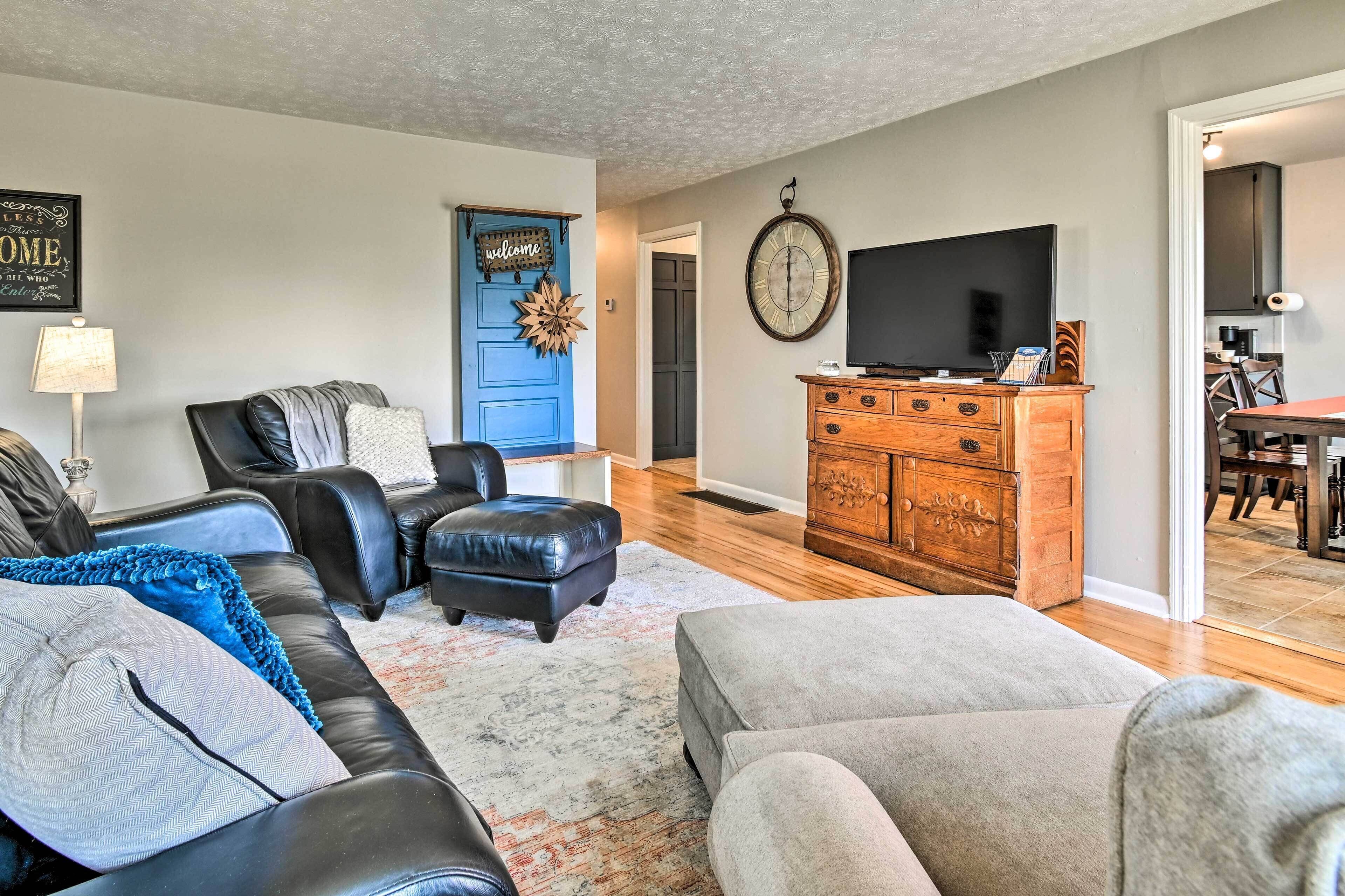 Charming Cave City Vacation Rental w/ Fire Pit!