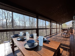 Outdoor dining - Loaded with fun! Hot Tub, Huge Porch, Pool table, Arcade, Starlink, & Outdoor TV (Sevierville)