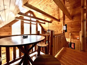 Dining - Loaded with fun! Hot Tub, Huge Porch, Pool table, Arcade, Starlink, & Outdoor TV (Sevierville)